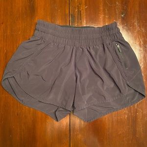 Lululemon Tracker Low-Rise Lined Short 4"